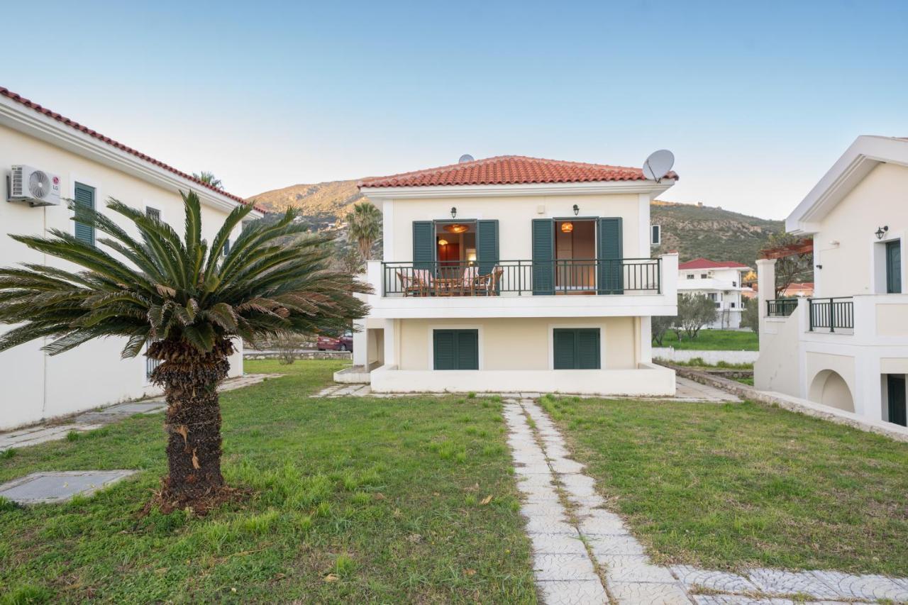Captain'S Villas Kateleios Exteriör bild