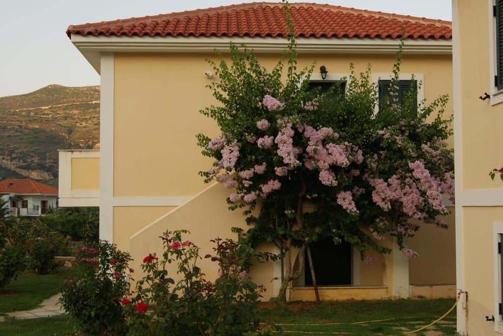 Captain'S Villas Kateleios Exteriör bild